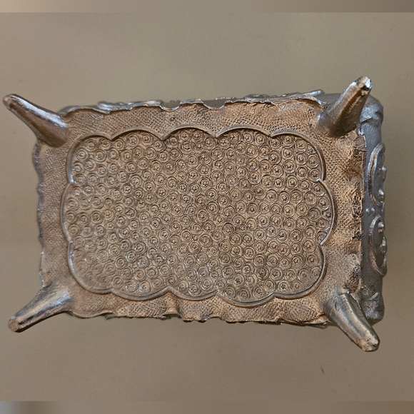Vintage Footed Metal Trinket Jewelry Box - Picture 3 of 6